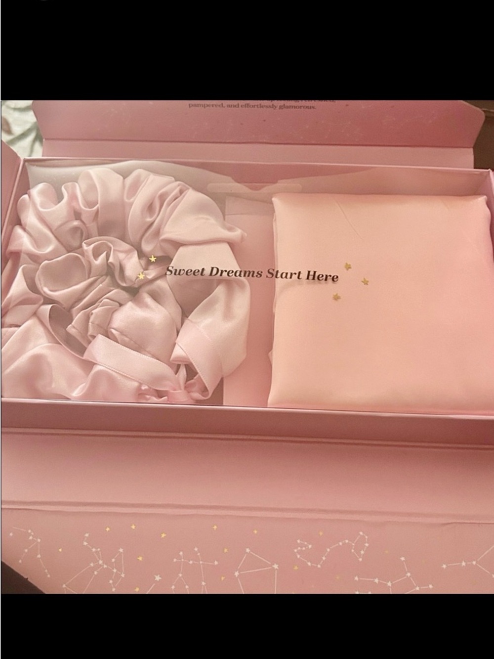 CALA Silky Dreams. 2 Silky Pillowcases With
3 Hair Accessories. NIB - Picture 2 of 4